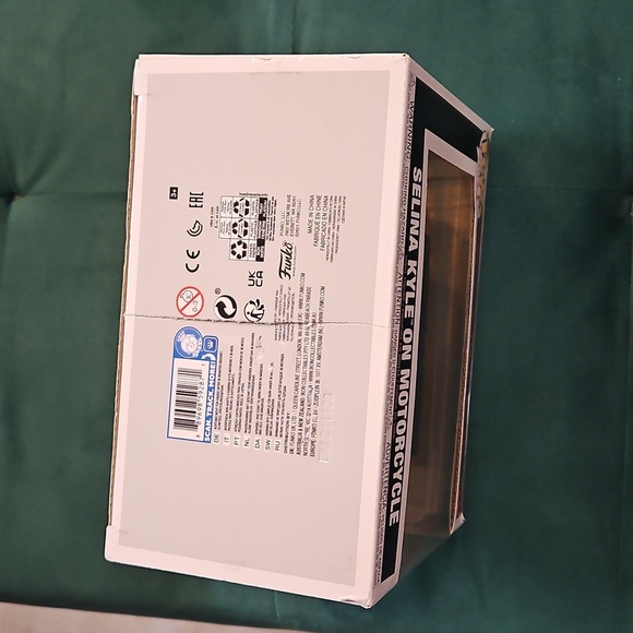 Funko Pop! Rides DC The Batman Selina Kyle on Motorcycle Vinyl Figure 281 Black - Picture 10 of 10